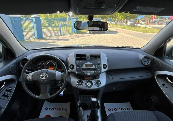 Toyota RAV4 cena 31900 przebieg: 159000, rok produkcji 2006 z Wałbrzych małe 154